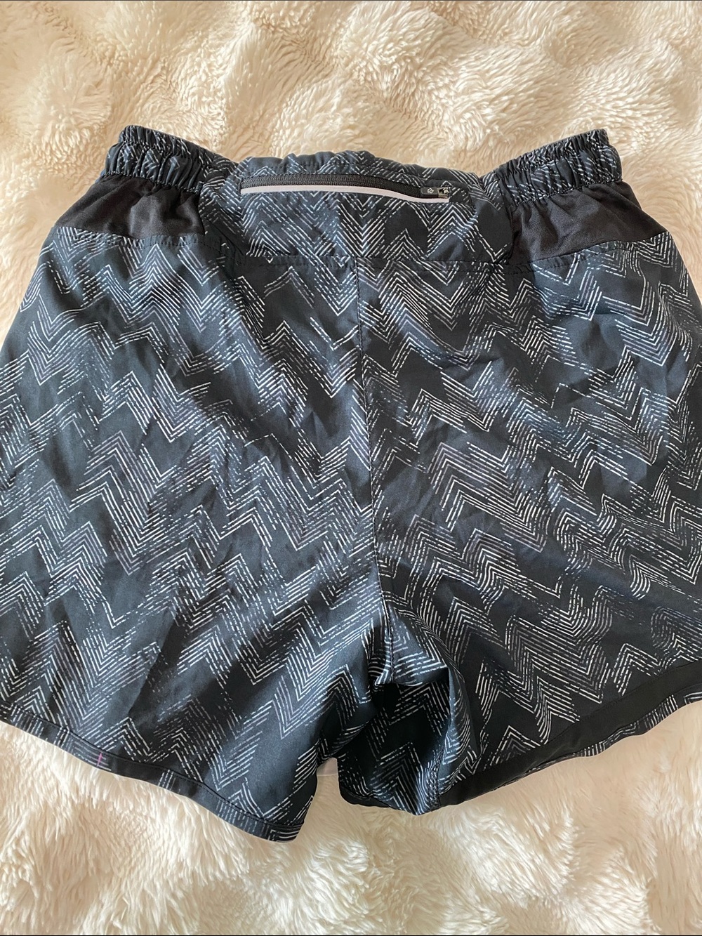 Rabbit NWOT men’s M Two-Pair Athletic Shorts - Black Patterned & Navy Blue - Picture 2 of 8